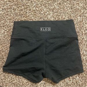 Fleo Shorts- Large